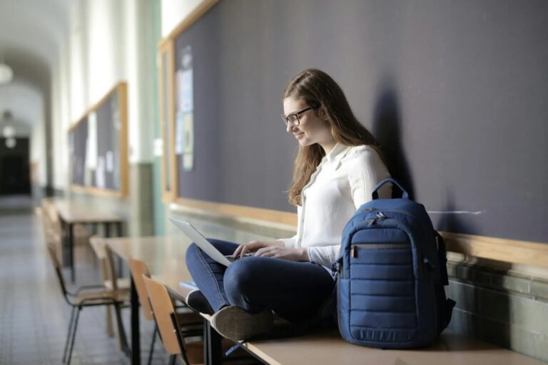 How to Choose Safe and Reliable Online Tools for Academic Work